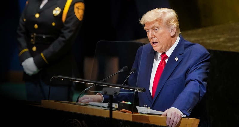 Президент Дональд Трамп выступает на 80-й сессии Генеральной Ассамблеи ООН в Нью-Йорке 23 сентября 2025 года. (Al Drago/Reuters)