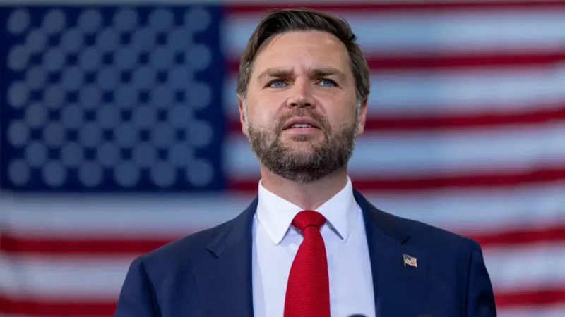 Вице-президент США Джей Ди Вэнс в региональном аэропорту Конкорд-Пэджетт, Конкорд, Северная Каролина, 24 сентября 2025 года. (Alex Brandon/Reuters)