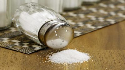 Соль обладает рядом практических полезных свойств, которые могут помочь решить повседневные проблемы? (Pixabay)
