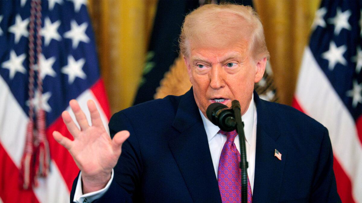 Президент США Дональд Трамп отвечает на вопросы в Восточном зале Белого дома, 12 июня 2025 года. (Chip Somodevilla/Getty Images)