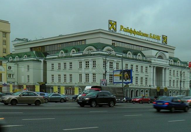 Здание Райффайзенбанка на Смоленской-Сенной площади. (salech hcelas/ru.wikipedia.org/CC BY 3.0)
