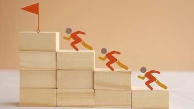 Достичь целей станет проще, если вы избавитесь от привычек, которые вам мешают. (SewCreamStudio via Shutterstock)