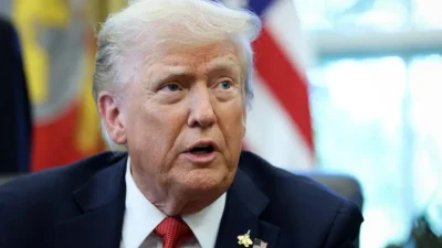 Президент Дональд Трамп выступает в Овальном кабинете Белого дома в Вашингтоне, округ Колумбия, 6 октября 2025 года. (Anna Moneymaker/Getty Images)