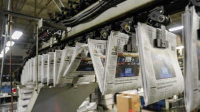 Газета The Epoch Times печатается в Уэйне, штат Нью-Джерси, 23 января 2024 года. (Samira Bouaou/The Epoch Times)