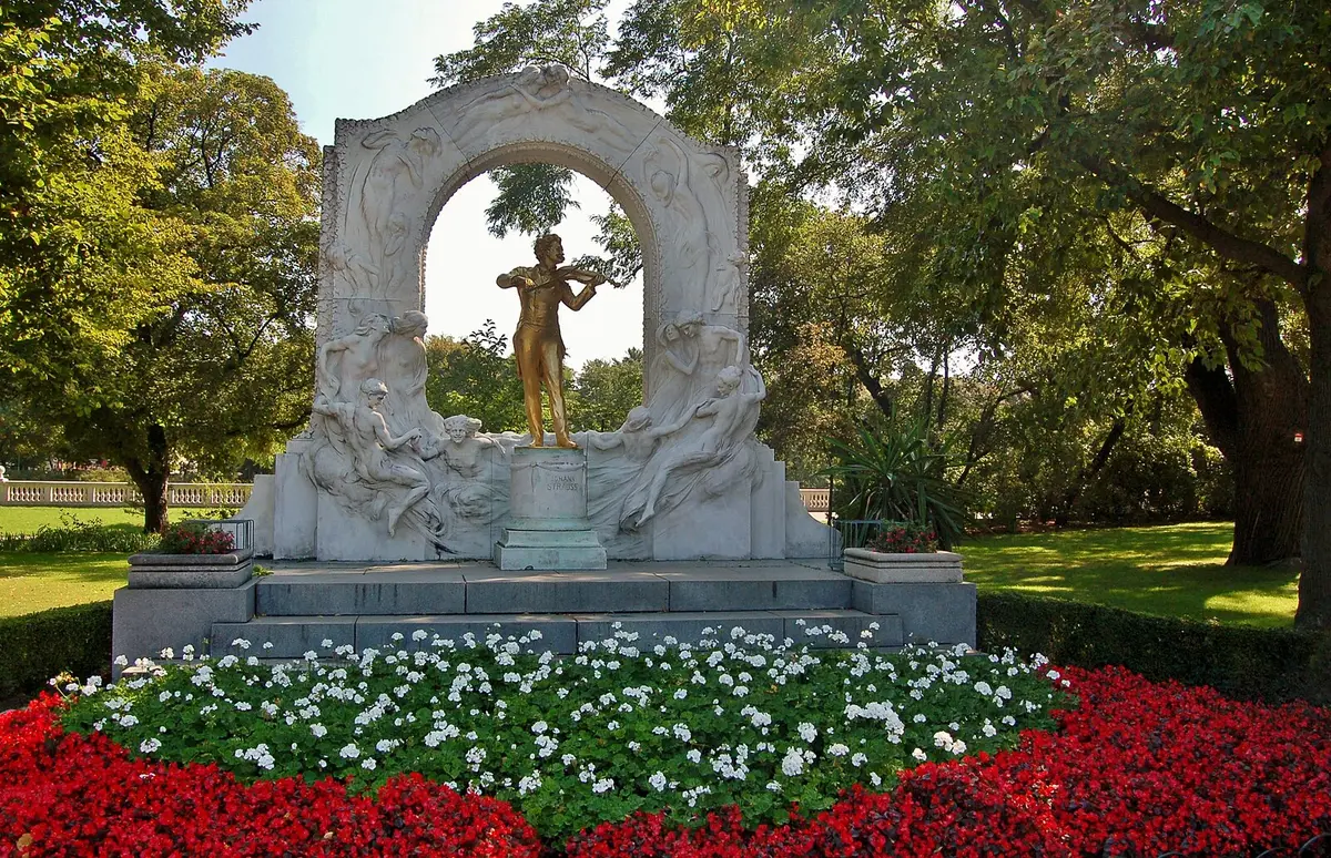 Памятник Иоганну Штраусу в Вене. (Public Domain)