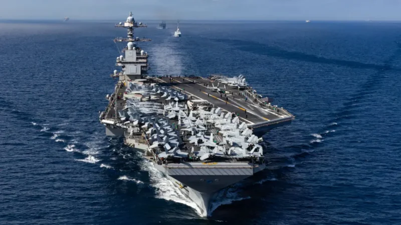 Крупнейший в мире авианосец USS Gerald R. Ford (CVN 78) в Гибралтарском проливе, 1 октября 2025 года. (Seaman Apprentice Alyssa Joy/U.S. Navy)