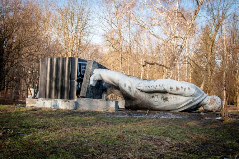 Снос памятников Ленину стал символом неприятия советского господства. (Zysko Sergii via Shutterstock)