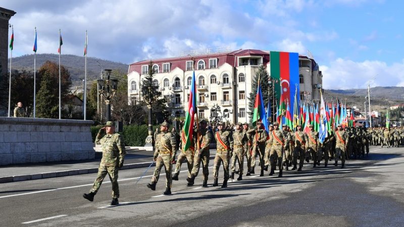 Военный парад Азербайджана в Ханкенди. (Президент Азербайджана Ильхам Алиев/x.com)
