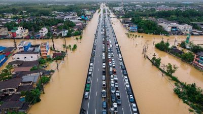 Наводнение в Хатъяй, Таиланд, 25 ноября 2025 года. (THAI NEWS PIX / AFP via Getty Images)