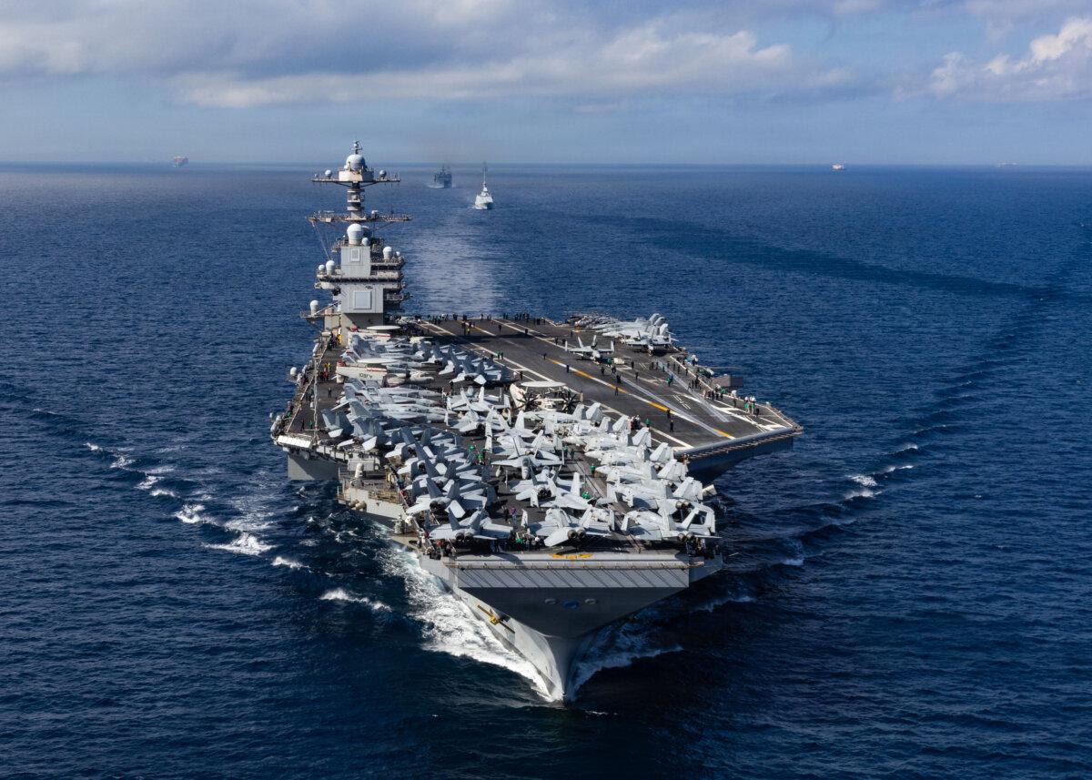 Крупнейший в мире авианосец USS Gerald R. Ford в Гибралтарском проливе 1 октября 2025 года. (Seaman Apprentice Alyssa Joy/U.S. Navy)