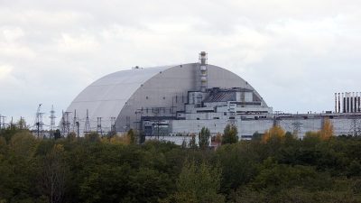 Саркофаг над четвёртым реактором Чернобыльской АЭС. (Tim Porter/commons.wikimedia.org/CC BY-SA 4.0)