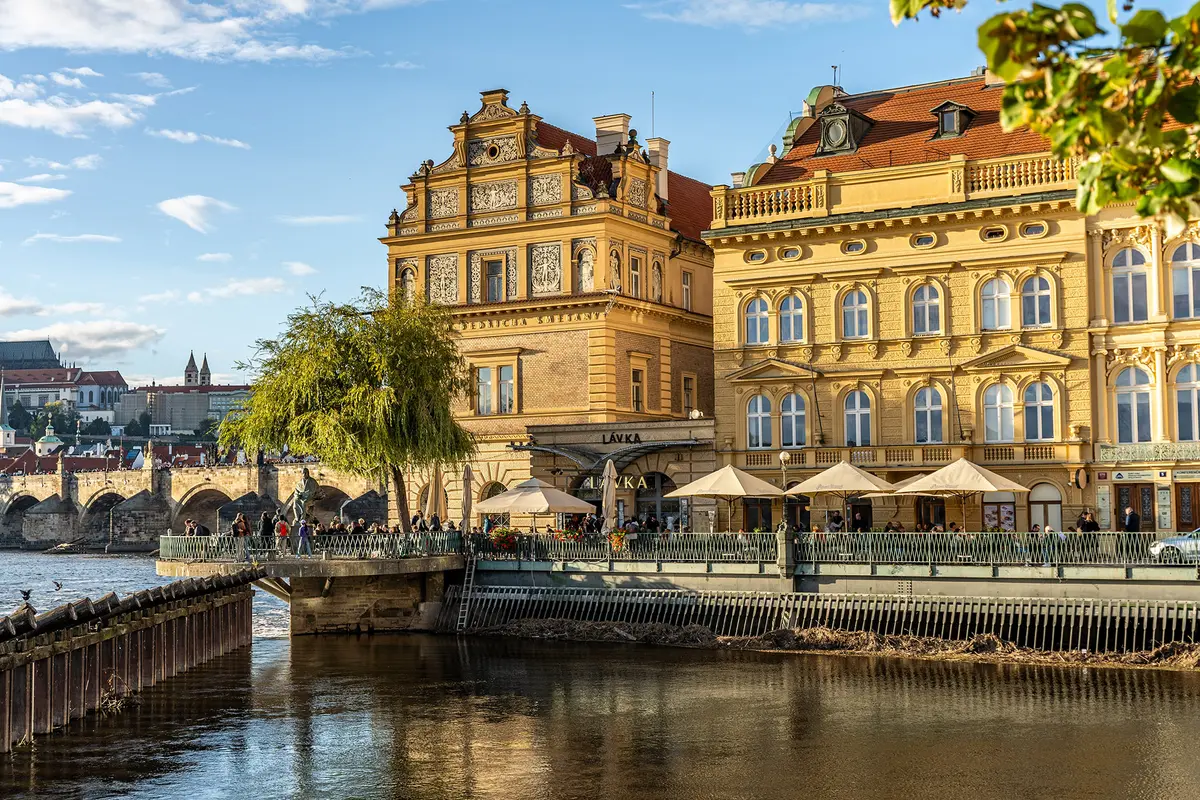 Музей Бедржиха Сметаны на реке Влтава. (Alex Mastro/Shutterstock)