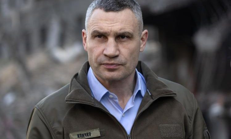 Киев без тепла: мэр призвал горожан временно покинуть столицу Кличко