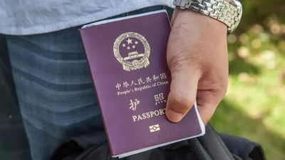 Гражданам Китая приказали сдать паспорта