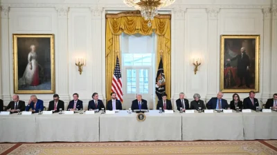Трамп выступает на встрече с руководителями американских нефтяных компаний в Восточном зале Белого дома в Вашингтоне 9 января 2026 года. (Saul Loeb/AFP)
