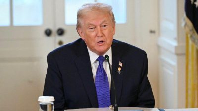 Трамп выступает на встрече с руководителями американских нефтяных компаний в Восточном зале Белого дома в Вашингтоне 9 января 2026 года. (Saul Loeb/AFP via Getty Images)