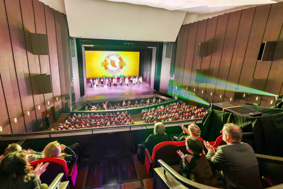 Вечером 9 января 2026 года труппа Shen Yun Performing Arts выступила с аншлагом в Большом театре в Лодзи, Польша. (Zhang Qingyao/The Epoch Times)