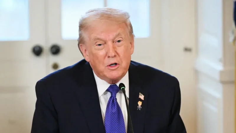 Дональд Трамп выступает на встрече с руководителями американских нефтяных компаний в Восточном зале Белого дома в Вашингтоне 9 января 2026 года. (Saul Loeb/AFP via Getty Images)