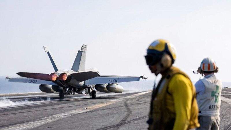 США заявили о переброске своих военных специалистов в Нигерию 1 февраля 2025 года вооружённые силы США наносят скоординированные авиаудары по боевикам ИГИЛ* в Сомали. (U.S. Africa Command/AP)