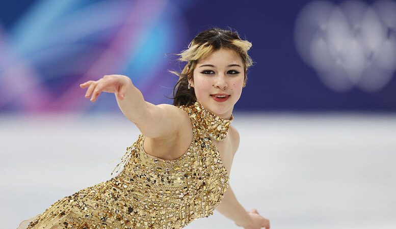 Фигуристка Алиса Лью в золотом платье, Олимпиада-2026
