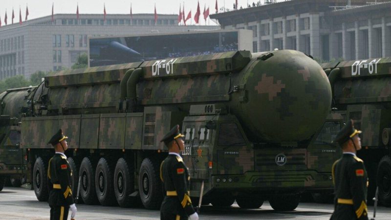 Китайская баллистическая ракета DF-41 на военном параде в Пекине.