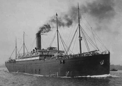 Океанский лайнер Republic компании White Star Line в море.