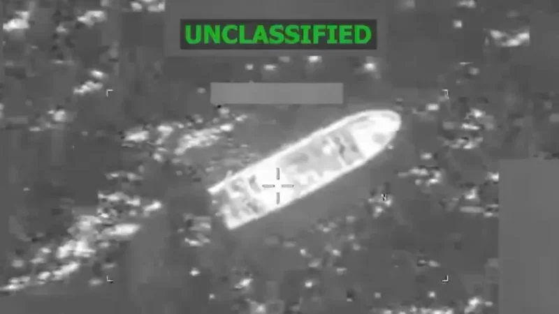 Тепловизионный снимок удара американских военных по катеру наркоторговцев в Тихом океане в рамках операции Южное копьё.