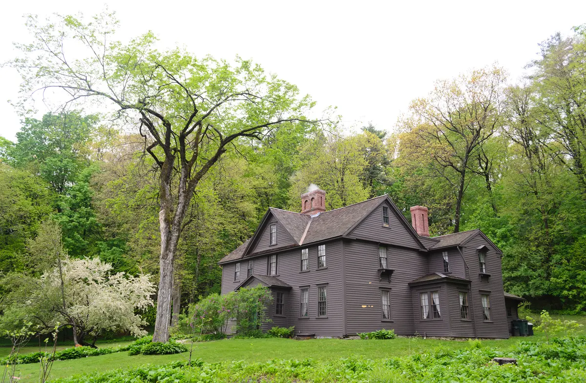 Деревянный дом Orchard House в Конкорде, где жила писательница Луиза Мэй Олкотт.