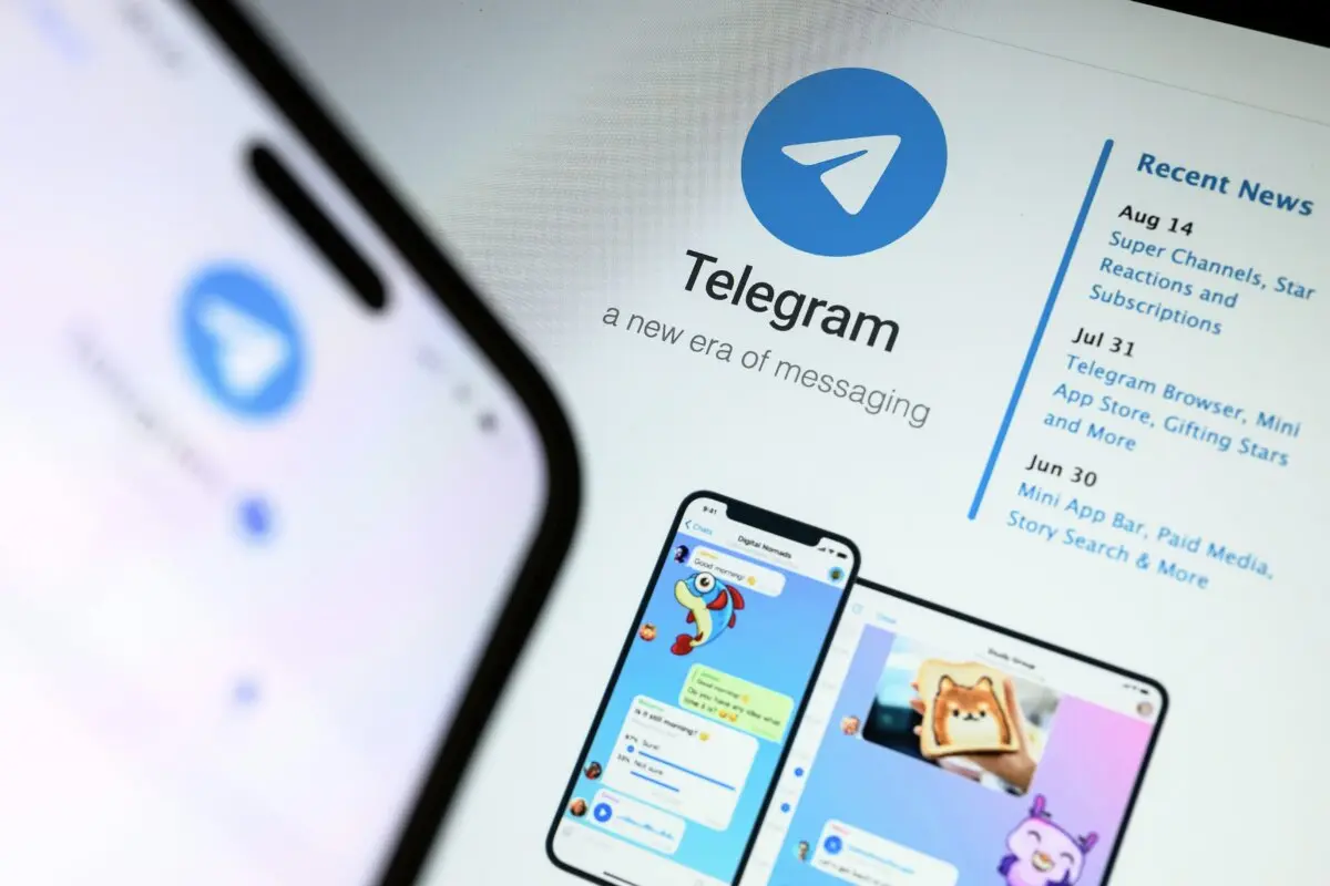 На этой фотоиллюстрации логотип Telegram отображается на экранах в Лондоне 26 августа 2024 года.