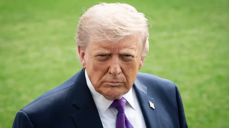 Трамп обвинил Иран во взимании платы за проход через Ормузский пролив.