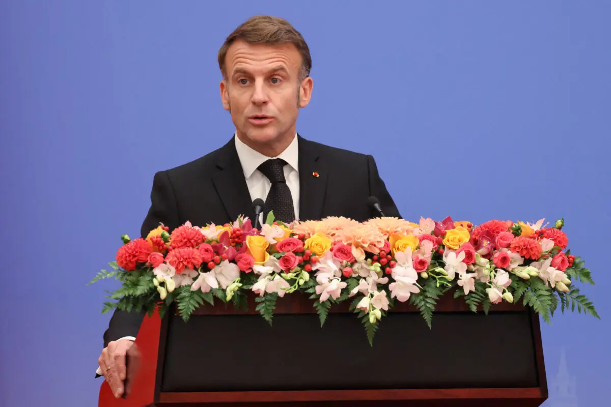 Президент Франции Эммануэль Макрон на трибуне