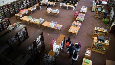 Американских школьников хотят обязать читать по 4 книги в год