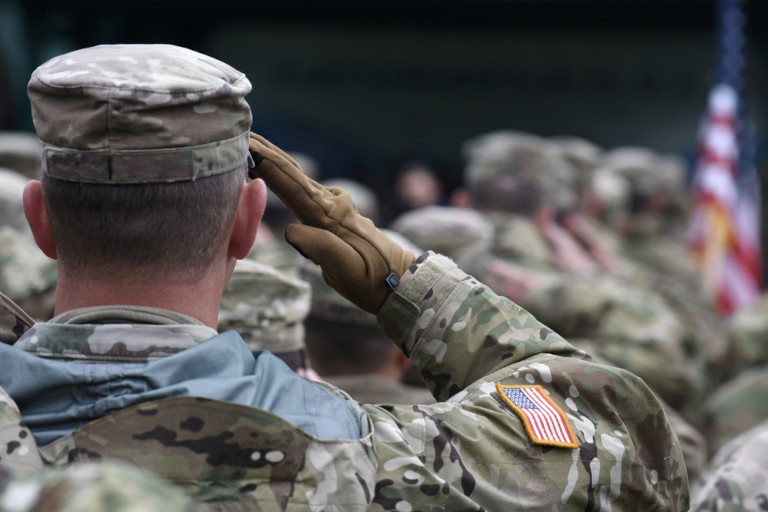 Военнослужащие США выполняют опасные задания.