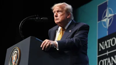 Трамп угрожает уничтожить Иран после призывов к его убийству на похоронах Хаменеи