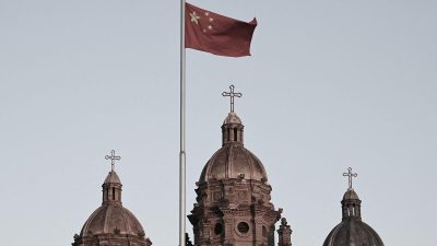 Компартия Китая собирает информацию о религиозных убеждениях медсестёр и школьников