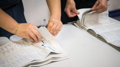 Подсчёт голосов на выборах. (Steffi Loos/Getty Images)