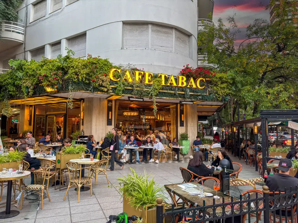 Историческая кофейня Cafe Tabac пользуется популярностью у нескольких поколений аргентинцев.