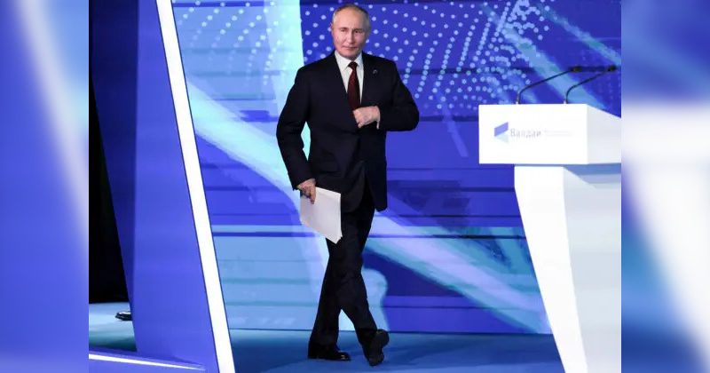 Президент России Владимир Путин выступает на встрече с экспертами по внешней политике в дискуссионном клубе «Валдай» на черноморском курорте Сочи, Россия, 7 ноября 2024 г.